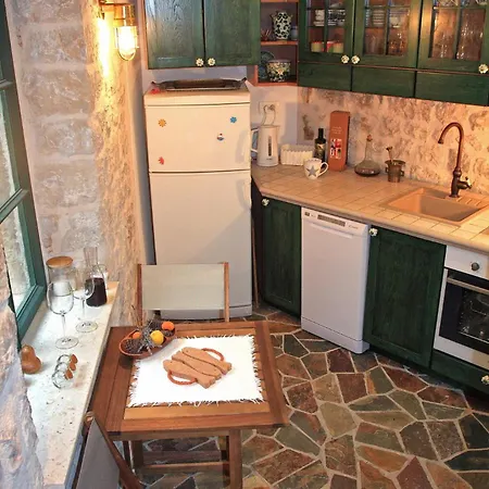 Διαμέρισμα Heritage Stone House - Comfort, Terrace & Garden Τρογκίρ