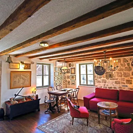 Heritage Stone House - Comfort, Terrace & Garden Διαμέρισμα Τρογκίρ