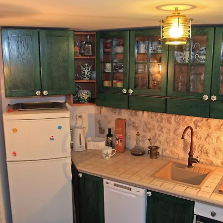 Heritage Stone House - Comfort, Terrace & Garden شقة