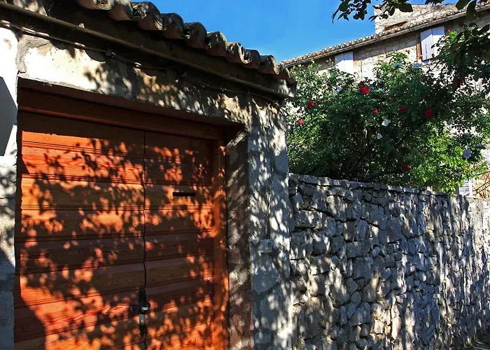アパート Heritage Stone House - Comfort, Terrace & Garden トロギール