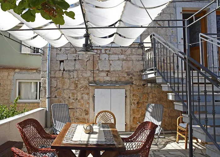 Heritage Stone House - Comfort, Terrace & Garden Διαμέρισμα *