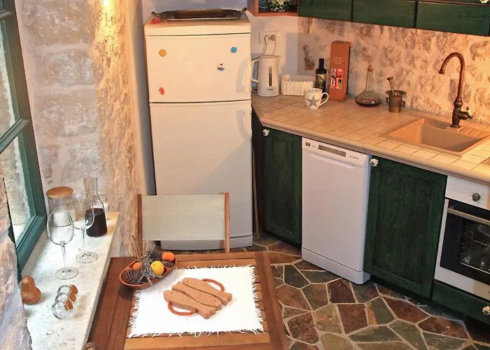 Διαμέρισμα Heritage Stone House - Comfort, Terrace & Garden Τρογκίρ