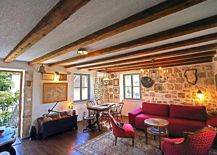 Heritage Stone House - Comfort, Terrace & Garden アパート トロギール